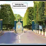 Au Petit Trianon Bleu