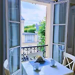 Apartment Au Petit Trianon Bleu
