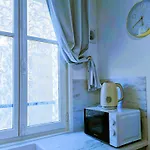 Au Petit Trianon Bleu Apartment