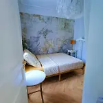 Apartment Au Petit Trianon Bleu Versailles