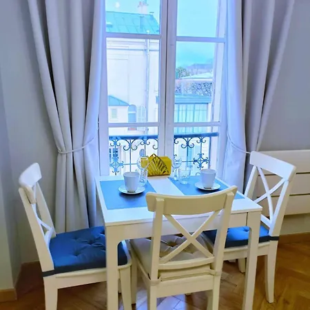 Apartment Au Petit Trianon Bleu