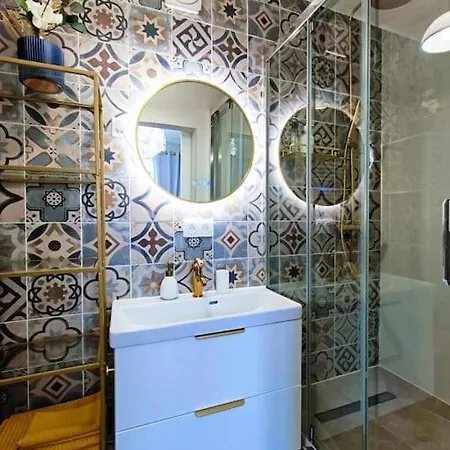 Au Petit Trianon Bleu