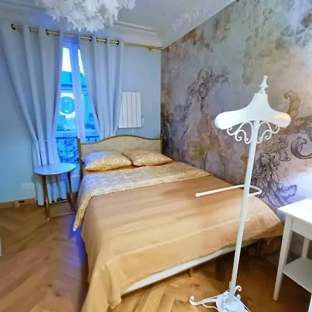 Au Petit Trianon Bleu * Versailles