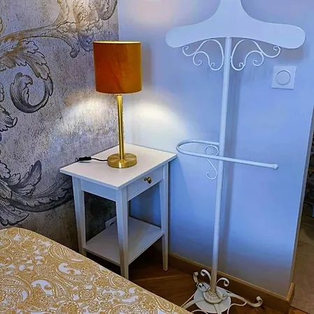 Au Petit Trianon Bleu