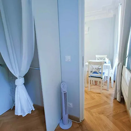 Au Petit Trianon Bleu Versailles