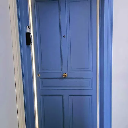 Au Petit Trianon Bleu * Versailles