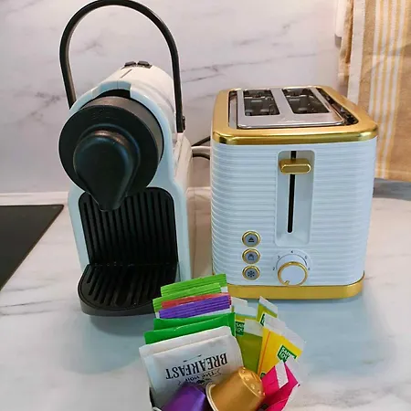 Au Petit Trianon Bleu Versailles