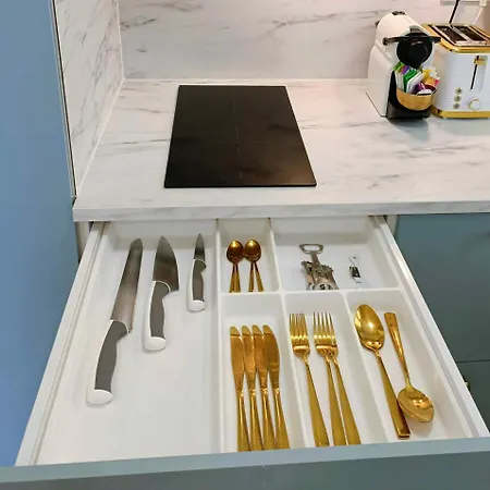 Au Petit Trianon Bleu *